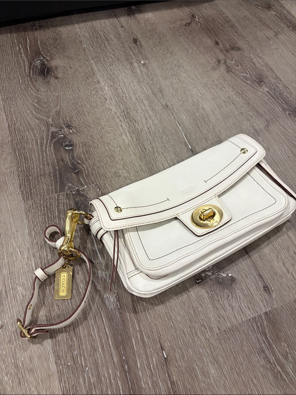 vintage white leather Coach Legacy Hampton turnlock clutch/wristlet.